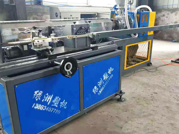 內鑲貼片式（shì）滴灌帶（dài）生產線