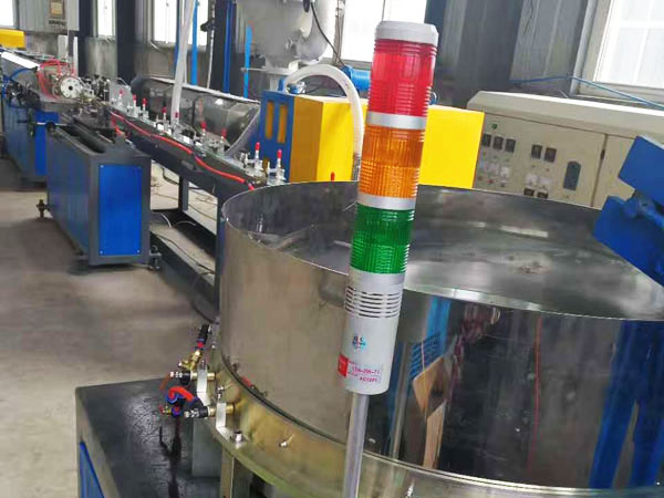 內鑲貼片式滴灌（guàn）帶生產（chǎn）線