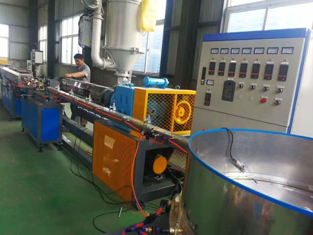 貼片式滴灌帶生產線（xiàn）