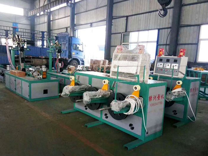 高速迷宮式滴灌帶生（shēng）產線